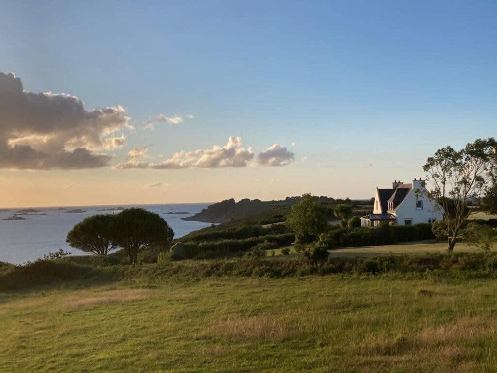 Kermartin - Maison De Famille Avec Vue Sur La Baie De Morlaix Plouezoc'h Exterior photo